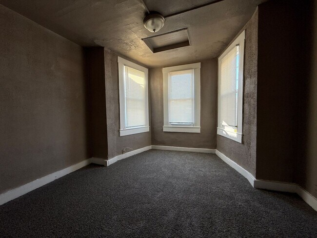 Building Photo - Two Bedroom House In Baltimore City