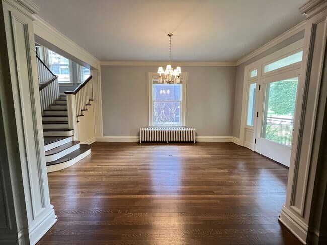 Building Photo - Central Gardens home with 4BR/2ba up w office/flex space. Wrap around, covered front porch! Pets ...
