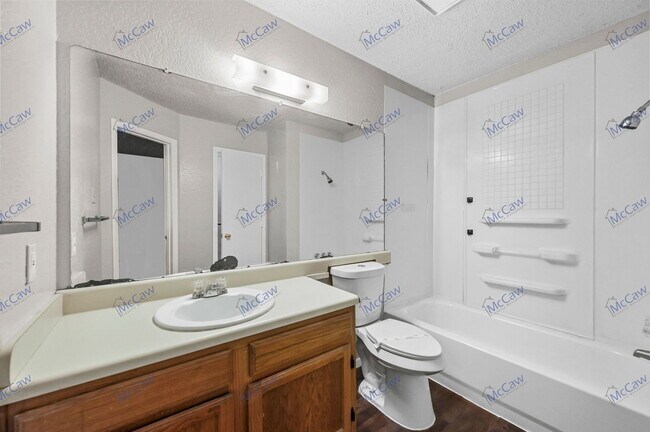 Building Photo - 2198 Aspen Dr