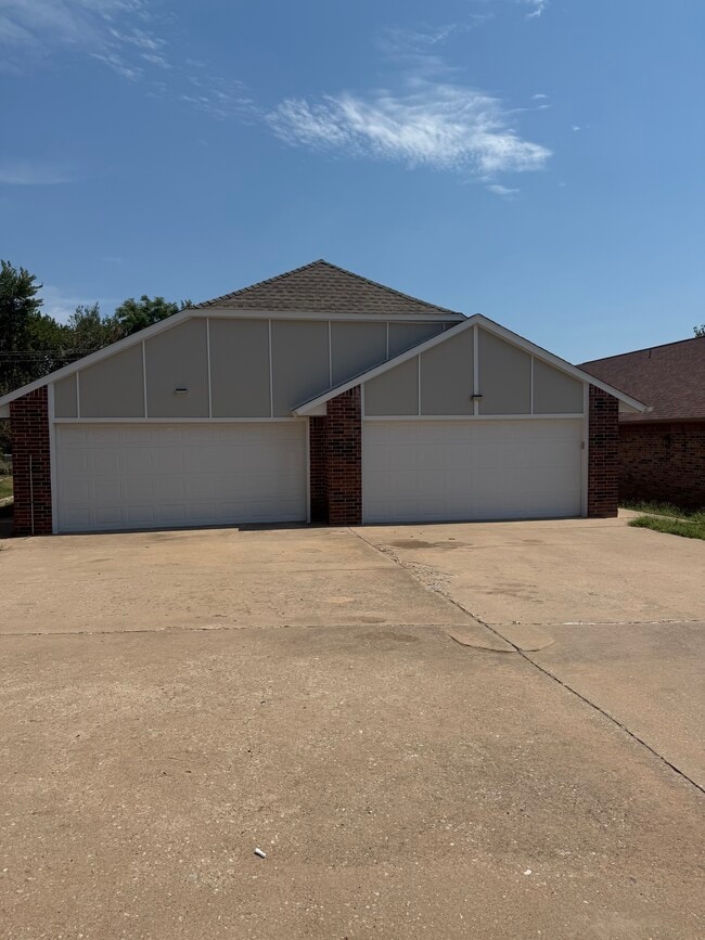 Building Photo - 213 Monticello Rd