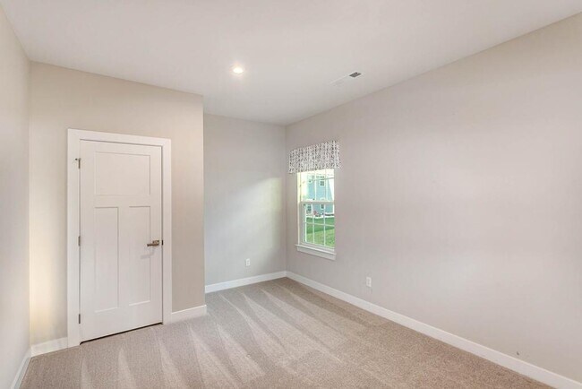 Building Photo - 4003 Bluebell Ln