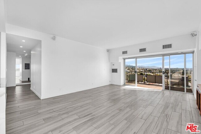 Building Photo - 1155 N La Cienega Blvd