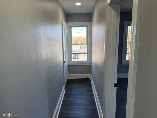 Building Photo - 124 W Butler Pike