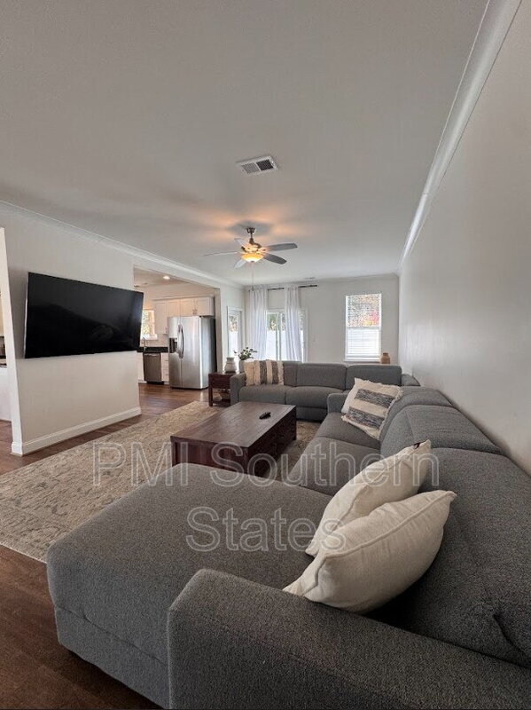 Building Photo - 401 Albus Dr