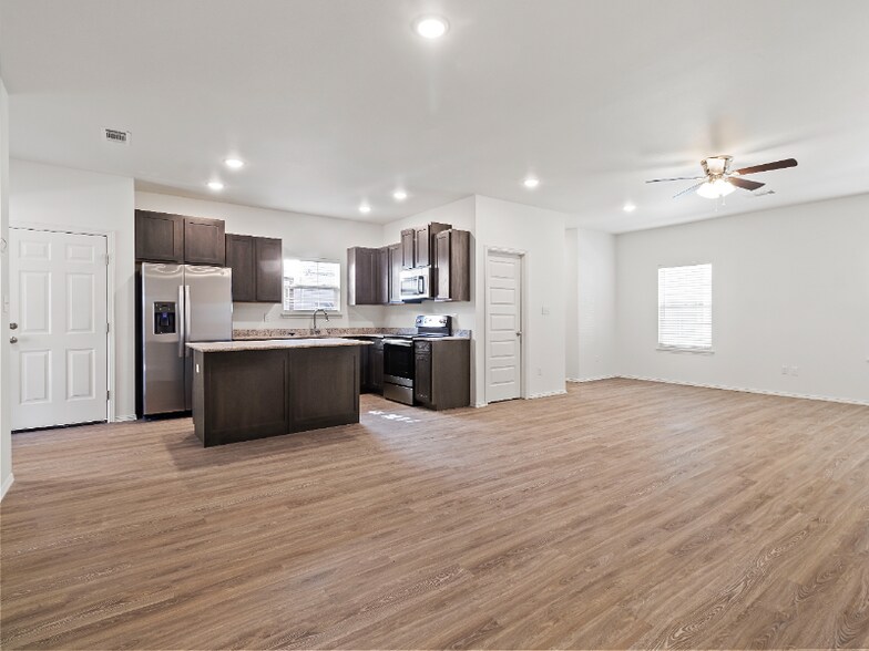 Building Photo - 957 S Amarillo Ave