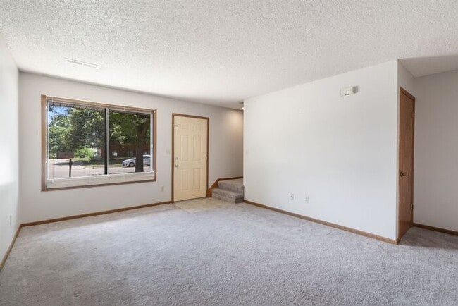 Building Photo - $1,250 | 2 Bedroom, 1.5 Bathroom Duplex | ...