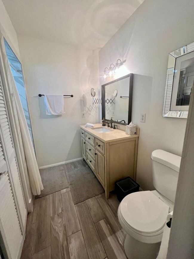 Building Photo - FULLY FURNISHED 2/2 OLD NE BUNGALOW