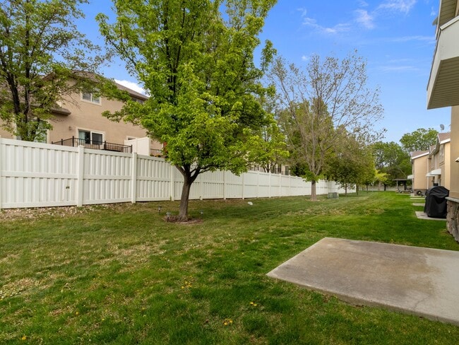 Building Photo - 1546 W Compass Pt Ln
