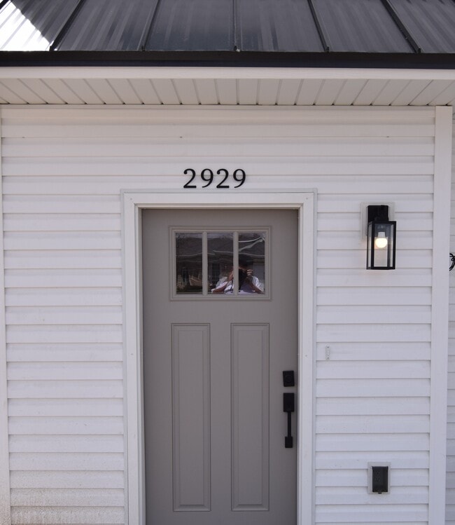 Building Photo - 2929 Sunburst Dr