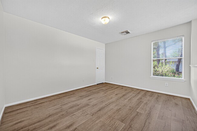 Building Photo - 1902 Sugar Pine Cir