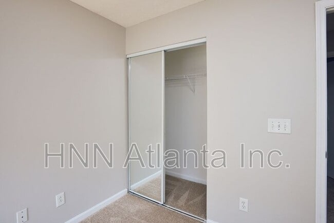 Building Photo - 121 Oak Grove Pl