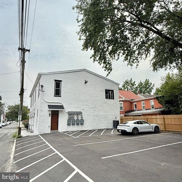 Building Photo - 151 N York St