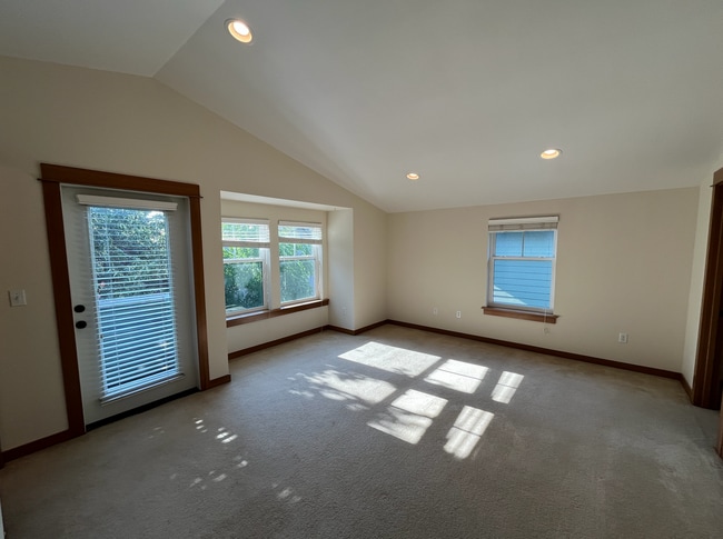 Building Photo - Large 3 bed/3.5 bath Greenwood Townhouse!!!