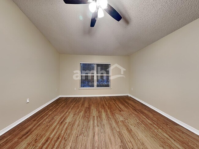 Building Photo - 1071 Royal Marquis Cir