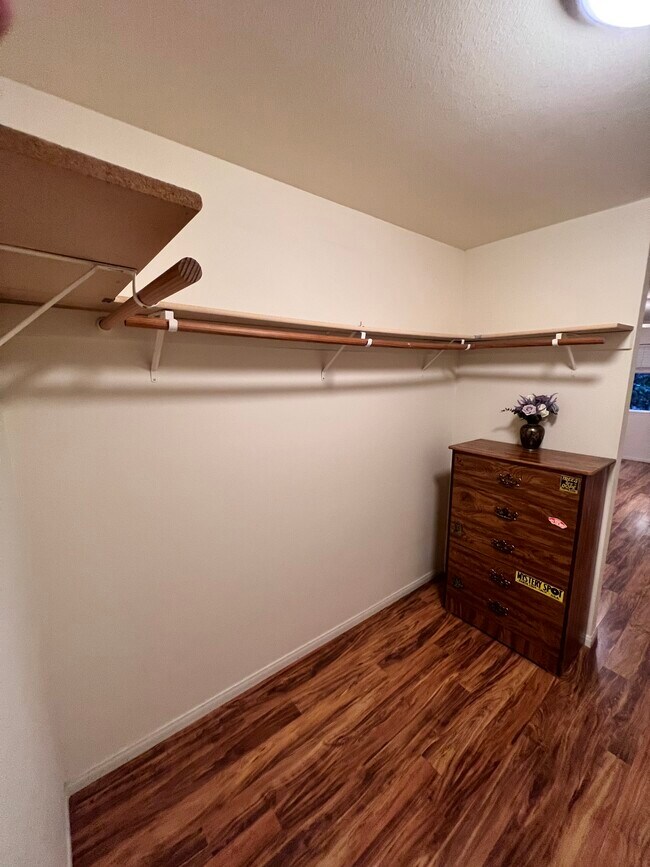 Building Photo - 21896 Fallview Dr