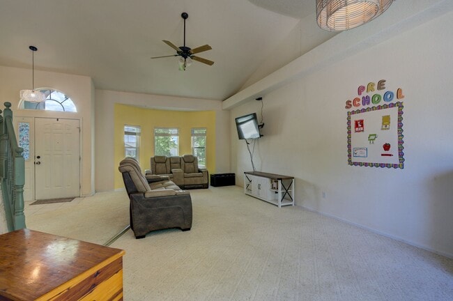 Building Photo - $2222 | 3BR/3BA | Pueblo West Gem!