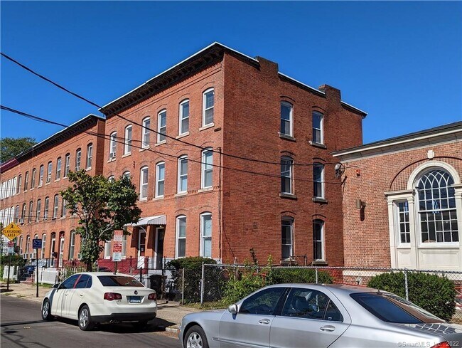 Building Photo - 267 Portsea St