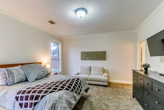 Building Photo - 3715 Slocom Dr