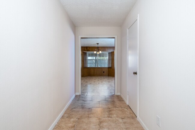 Building Photo - 1830 Baker Dr