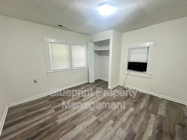 Building Photo - 3729 Pine Ave SW