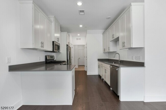 Building Photo - 19 Veterans Wy