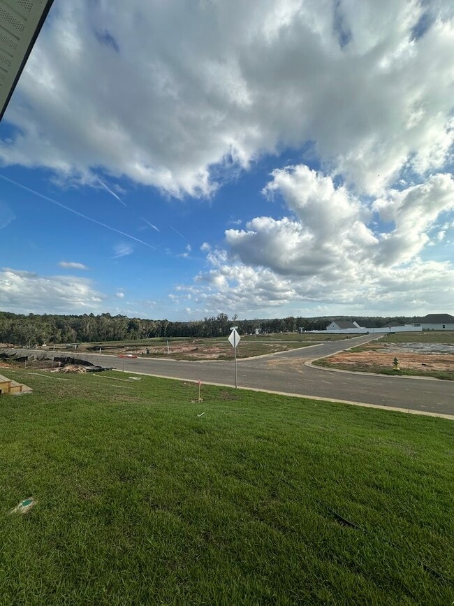 Building Photo - Gorgeous New Contsruction 3 bedroom/2 full...