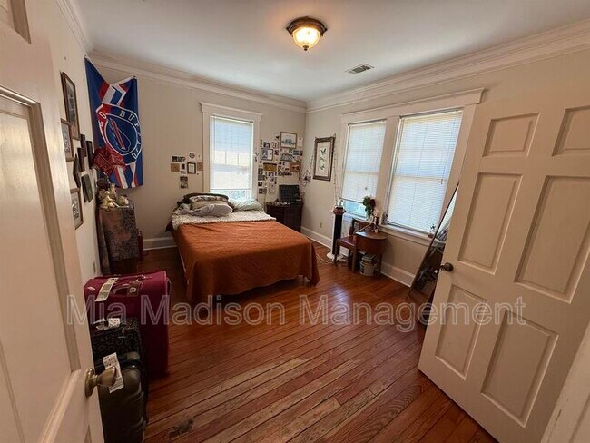 Building Photo - 501 Maupas Ave