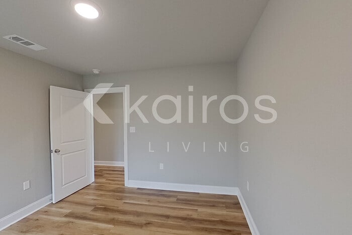 Building Photo - 13751 Pinyon Dr