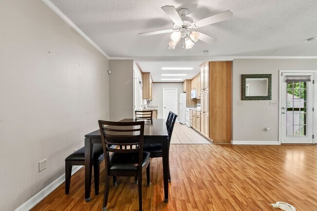 Building Photo - 2496 Valley View Ln