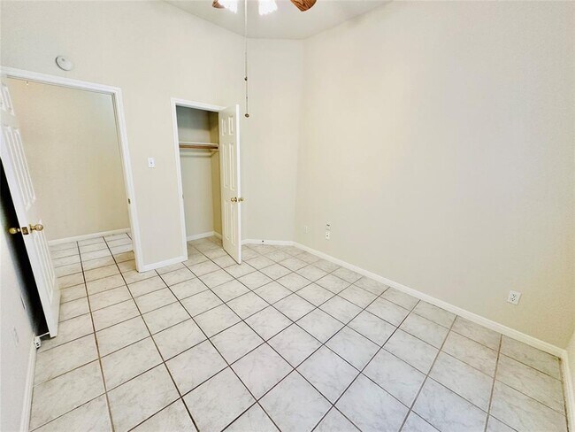 Building Photo - 6514 Clairmont Dr