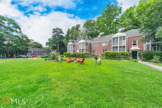 Building Photo - 72 Delmont Dr NE