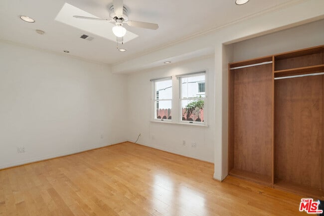 Building Photo - 2049 Watson St