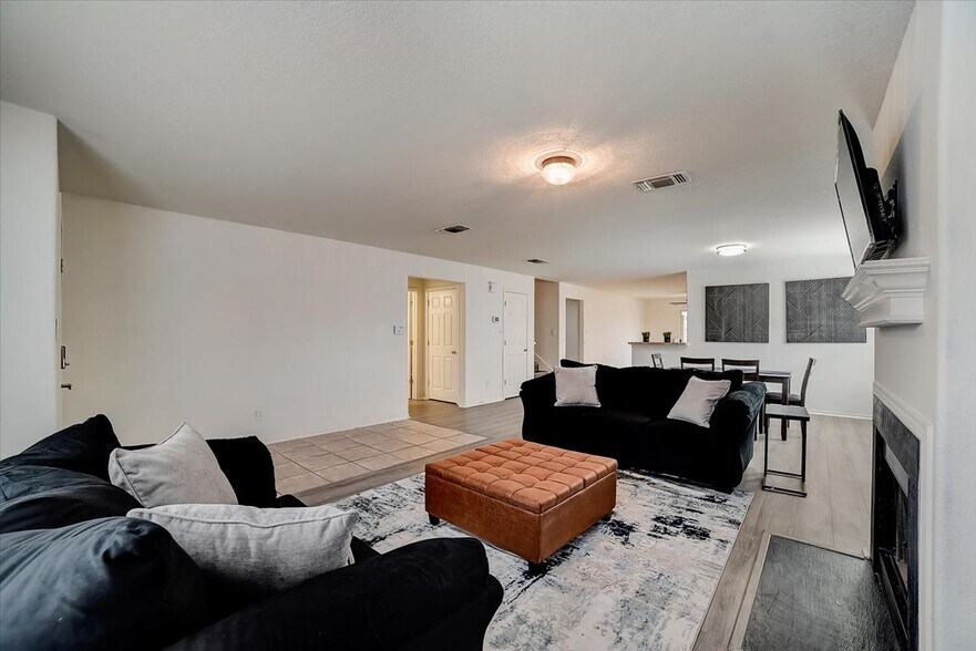 Building Photo - 8823 Veranda Ct