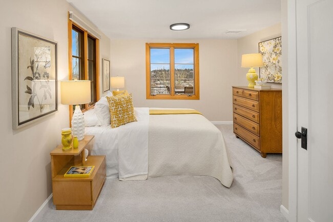 Building Photo - Queen Anne Home