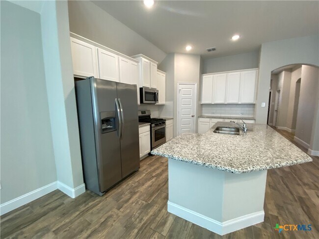 Building Photo - 1331 Hillsong St