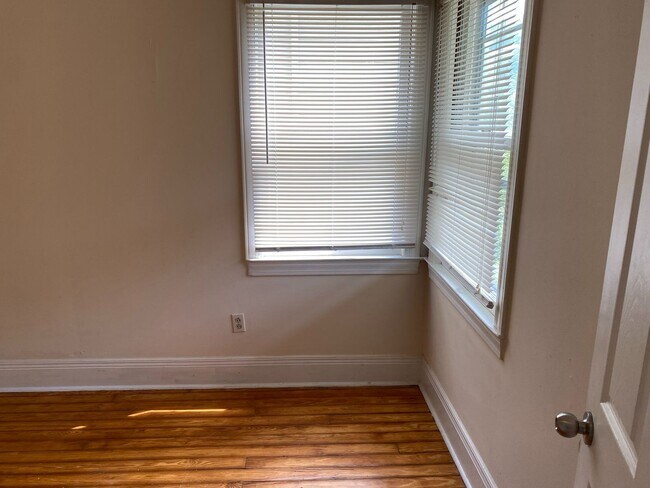 Building Photo - 339 Park Ave