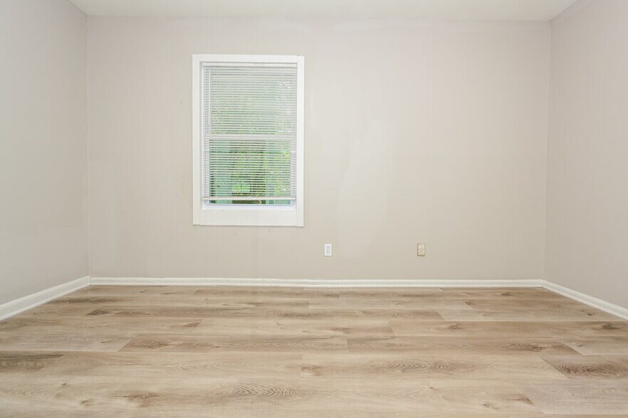 Building Photo - 729 Blueridge Dr
