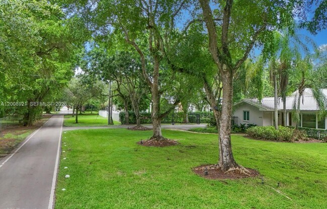 Building Photo - 6875 SW 96th St