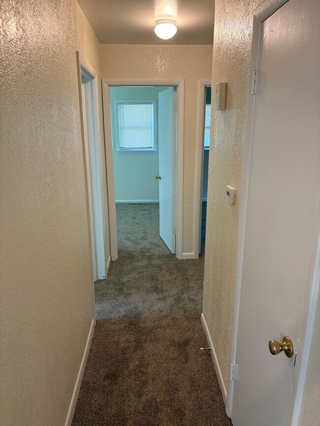 Building Photo - 2+ bedroom- Available now $1,000
