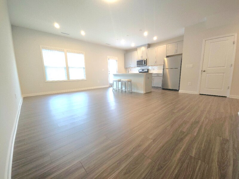 Building Photo - 804 Oak Center Dr