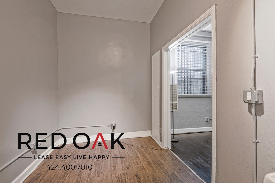 Building Photo - 854 S Oxford Ave