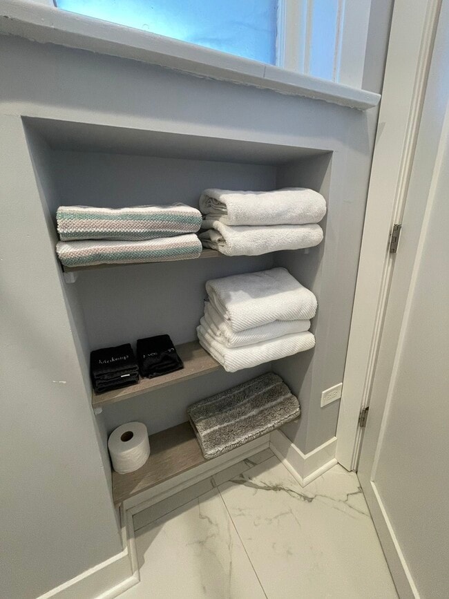 Building Photo - 1057 W Columbia Ave