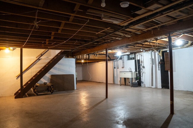 Building Photo - 4822 E Eddy Dr
