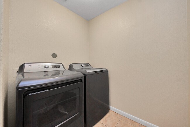 Building Photo - 8127 Tassel Field Ln