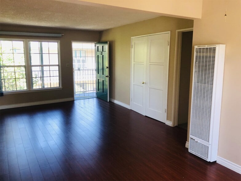 Building Photo - 410 S Sierra Madre Blvd