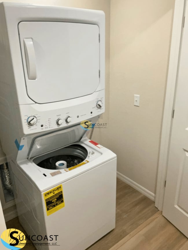 Building Photo - 9524 Hood Rd