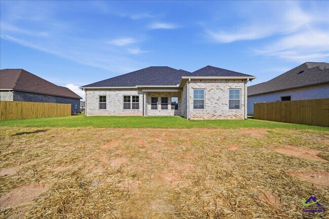 Building Photo - 307 Willowbrook Ln