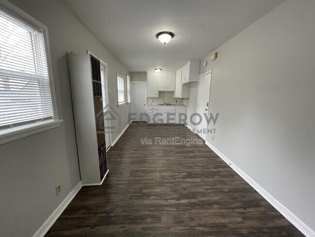 Building Photo - 114 Strong Ave