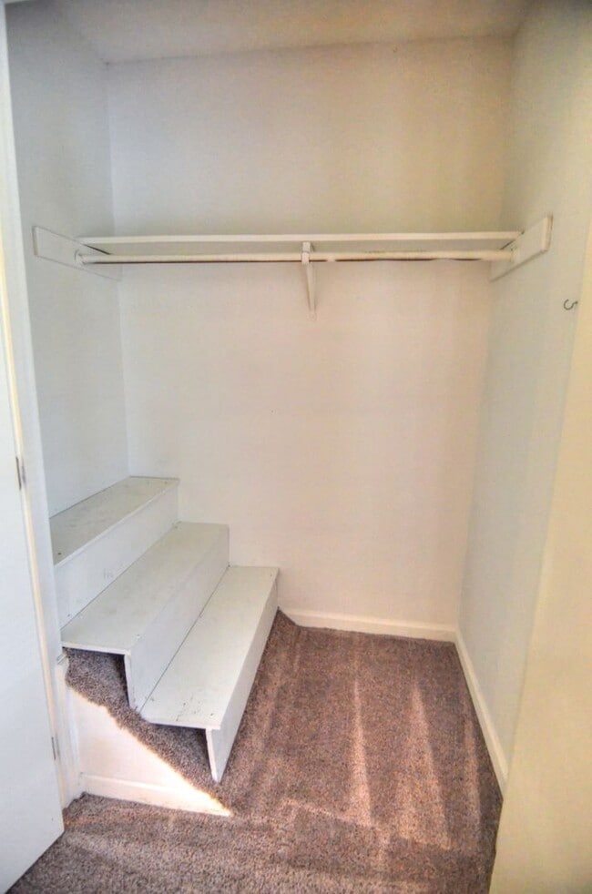 Building Photo - Walk to Downtown Carrboro From This End Unit Townhome!