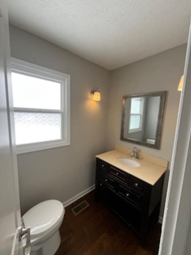 Building Photo - Well-Appointed East-Side Home with Exceptional Living Space in Sycamore Knolls